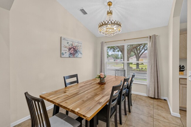 Building Photo - 1550 Casterton Cir