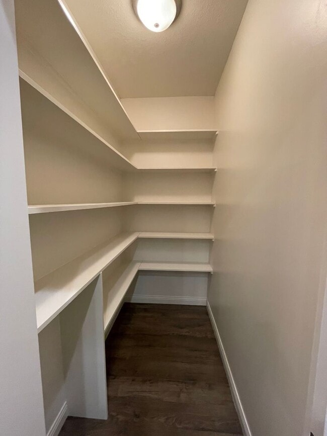 Building Photo - Custom Built 3 bed 2.5 bath Home Nestled A...