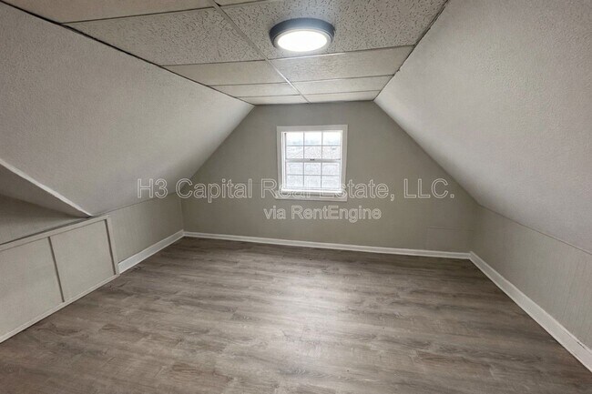 Building Photo - 320 W Cleveland Ave