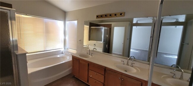 Building Photo - 5115 Blossom Ave