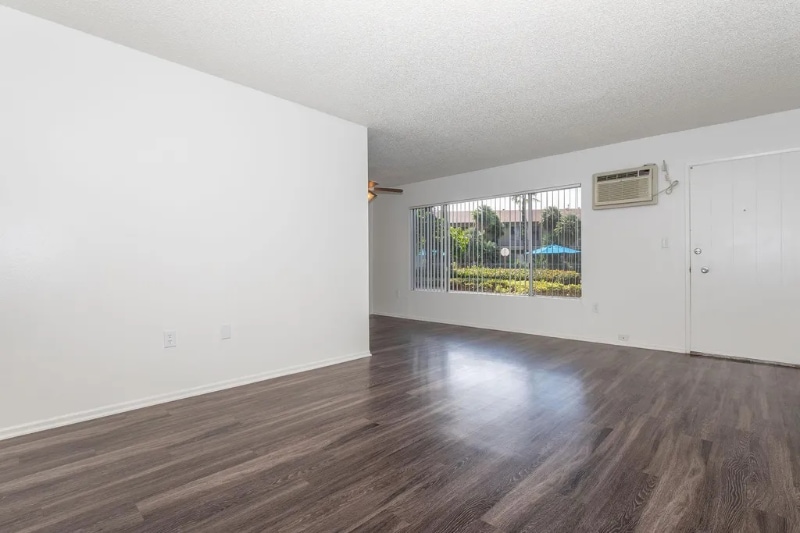 Building Photo - 400 S Sunkist St