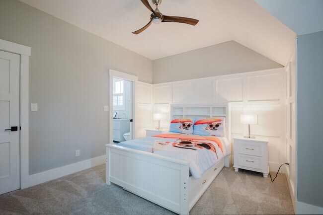 Building Photo - Stunning Custom Home in Palmetto Bluff