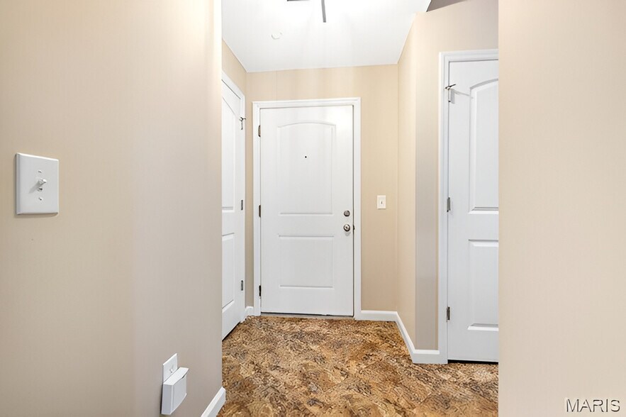 Building Photo - 115 Saint James Ct