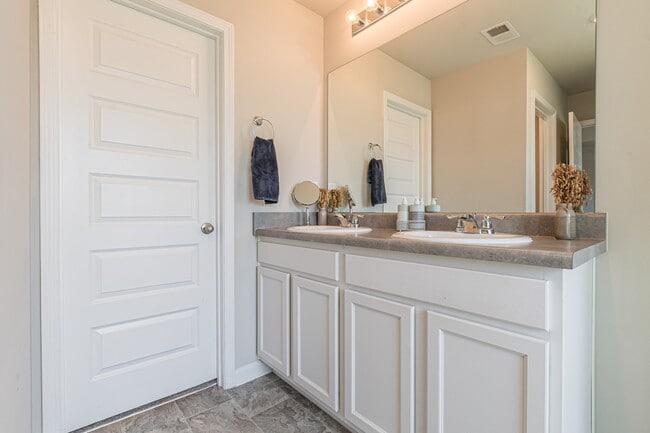 Building Photo - 2651 Lovejoy Crossing Dr