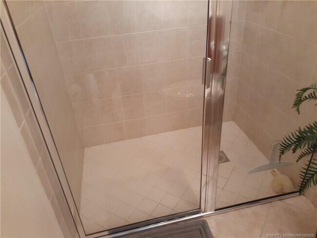 Building Photo - 1571 SE Hampshire Way