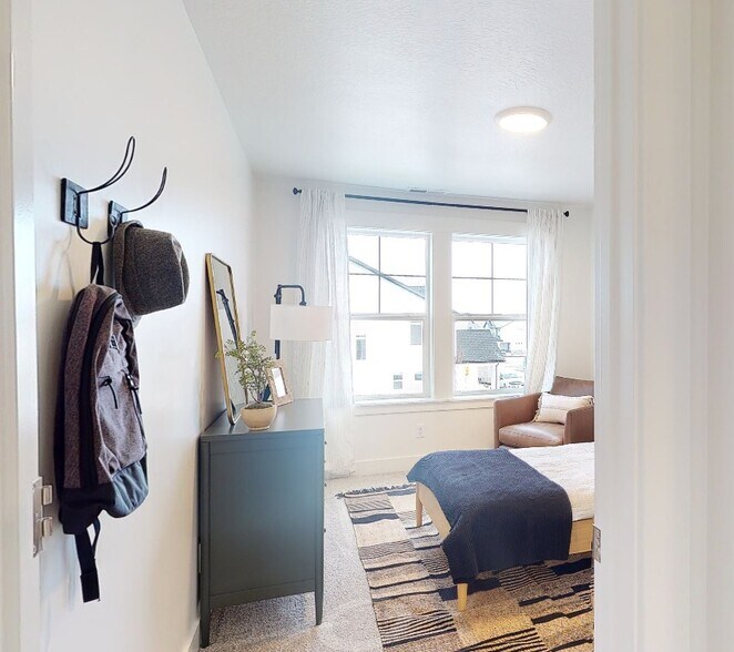 Building Photo - 1307 W Quailhill Rd