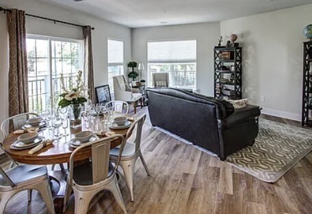 Building Photo - 246 West Ave