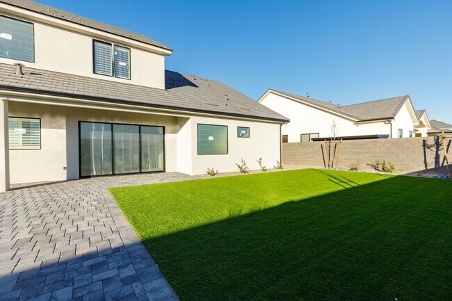 Building Photo - Brand New 6 Bed 4 Bath Rental with pool Near Sand Hollow!