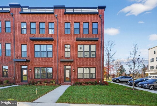 Building Photo - 22832 Tawny Pne Sq