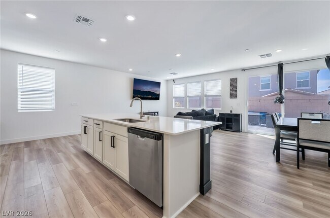 Building Photo - 670 Tranquil Bay Ct