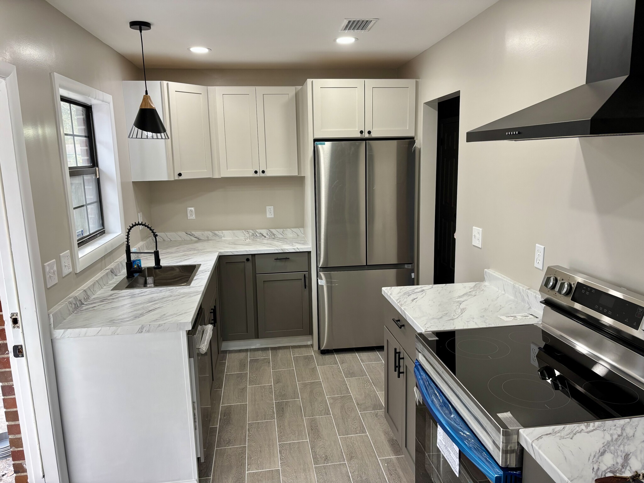 Building Photo - 2706 Canary Dr