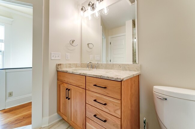 Building Photo - 557 S Grant Ave