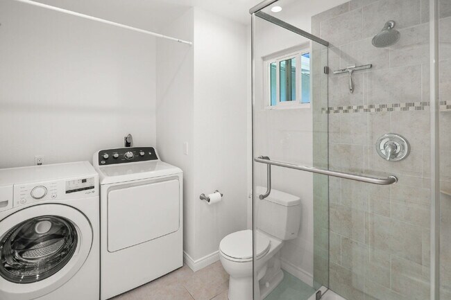 Building Photo - Welcome to your rare gem, dream home in Clairemont, San Diego!