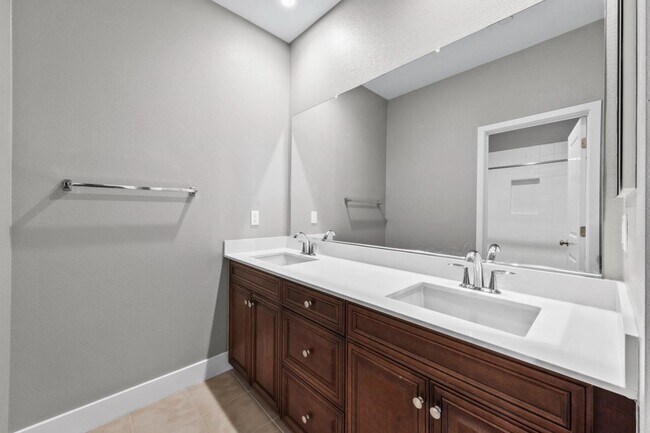 Building Photo - 118 Banano Ln