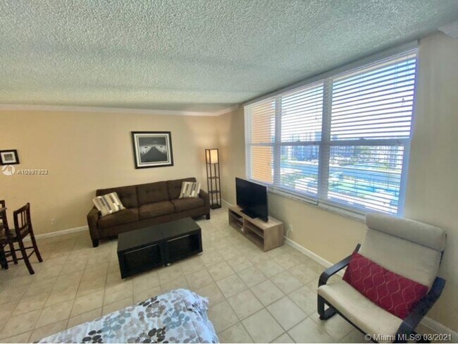 Building Photo - 2501 S Ocean Dr