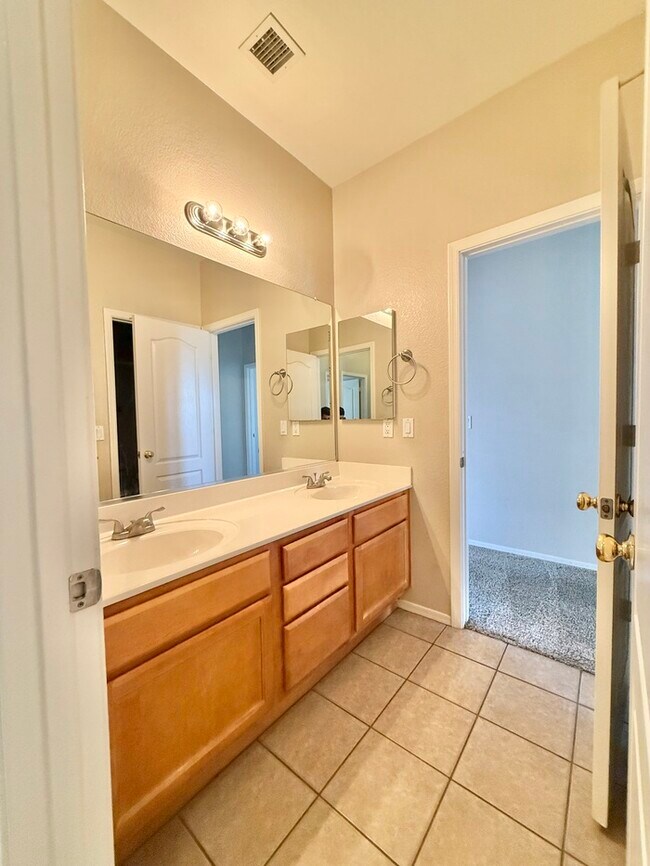 Building Photo - Fantastic 4-Bedroom, 2-Bathroom home For Rent in Avondale!
