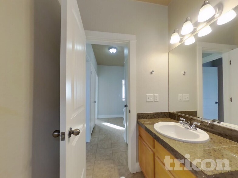 Building Photo - 1910 Mahogany Way