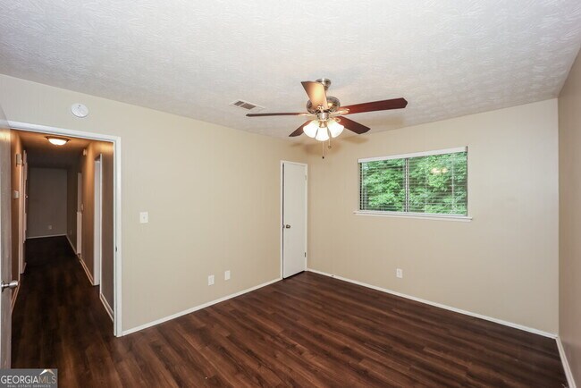 Building Photo - 6133 Fieldcrest Dr