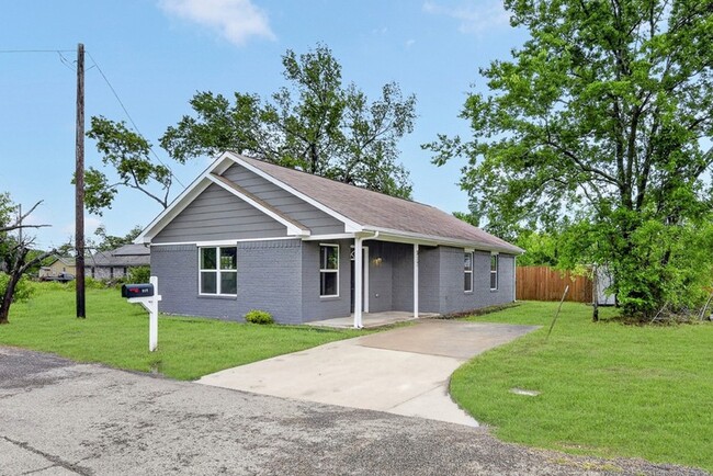 Building Photo - 317 Jones St