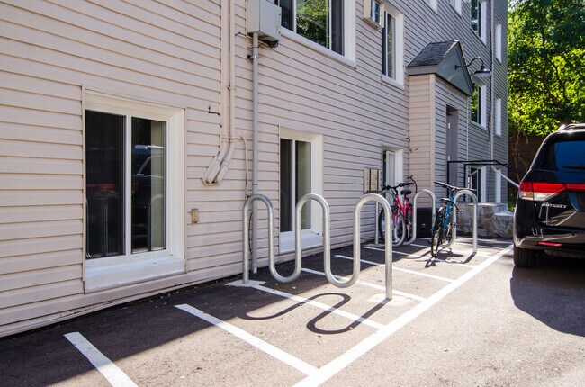 Building Photo - 1328 Idaho Ave S