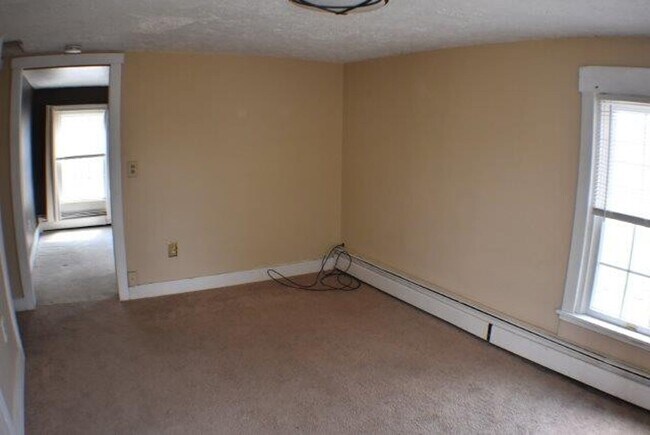 Building Photo - Single Family Farm Home