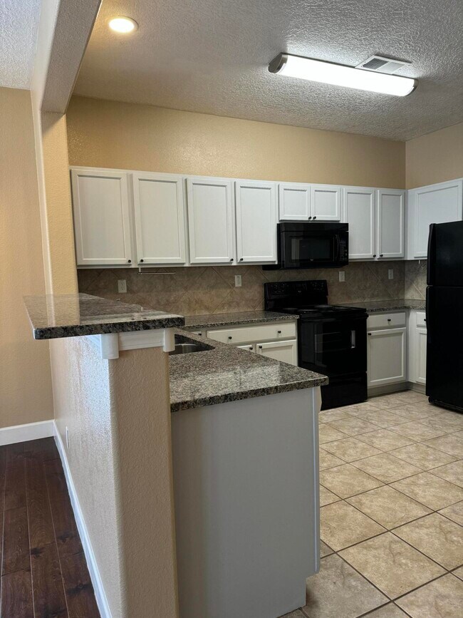 Building Photo - 10812 Fort Point Ln NE