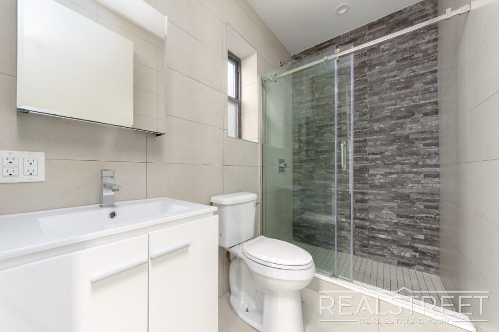 Building Photo - Gorgeous Spacious 3 Bedroom in Prime Crown Heights