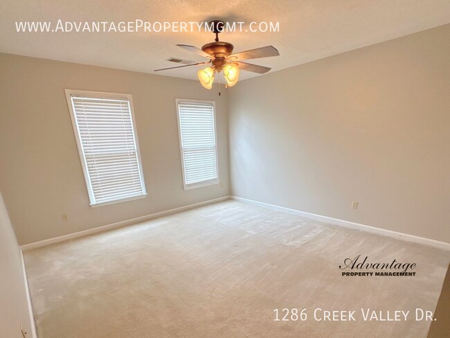 Building Photo - 1286 Creek Valley Dr