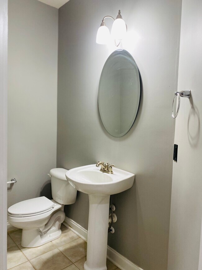 Building Photo - 9035 Parlor Dr