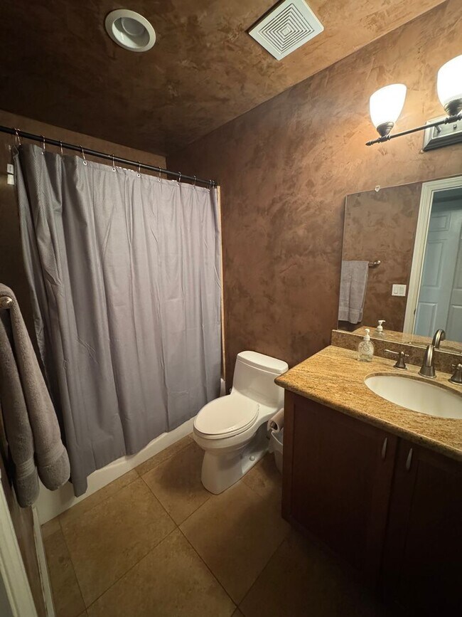 Building Photo - Old Town Scottsdale Condo For Rent!