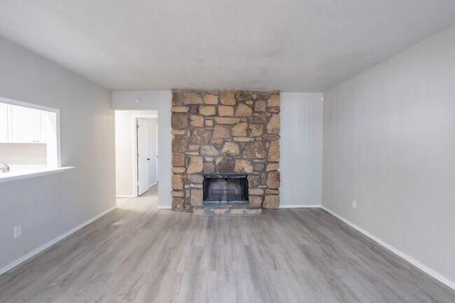Building Photo - 1355 E 60th St