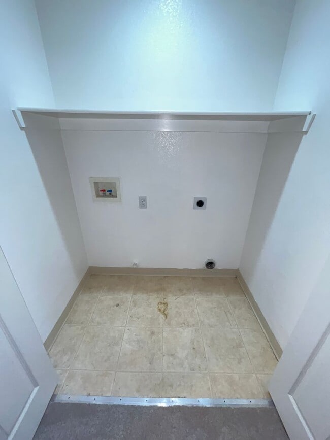 Building Photo - Gated 3BR|2.5BA|1508SF|2 Car Garage| Tenant pays $175 for WS&G | Community Pool, Clubhouse, & Fis...