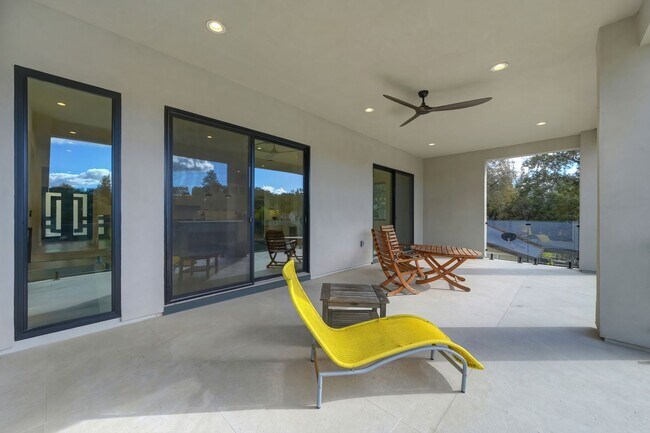 Building Photo - Waterfront 4 bed 4 bath 3,887 sq. ft.