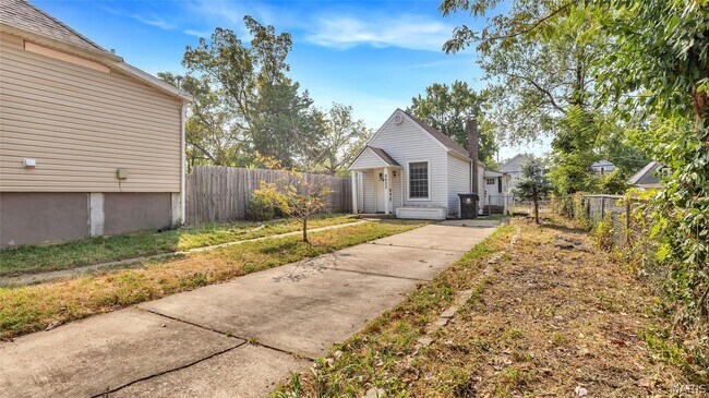 Building Photo - 6622 Crest Ave