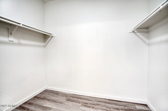 Building Photo - 1704 S 79th Glen