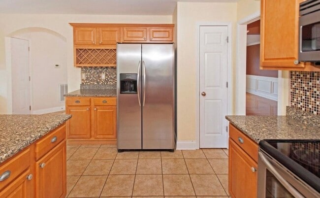 Building Photo - Welcome home to this stunning 4-bedroom, 2.5-bath residence in the highly sought-after Williamsga...