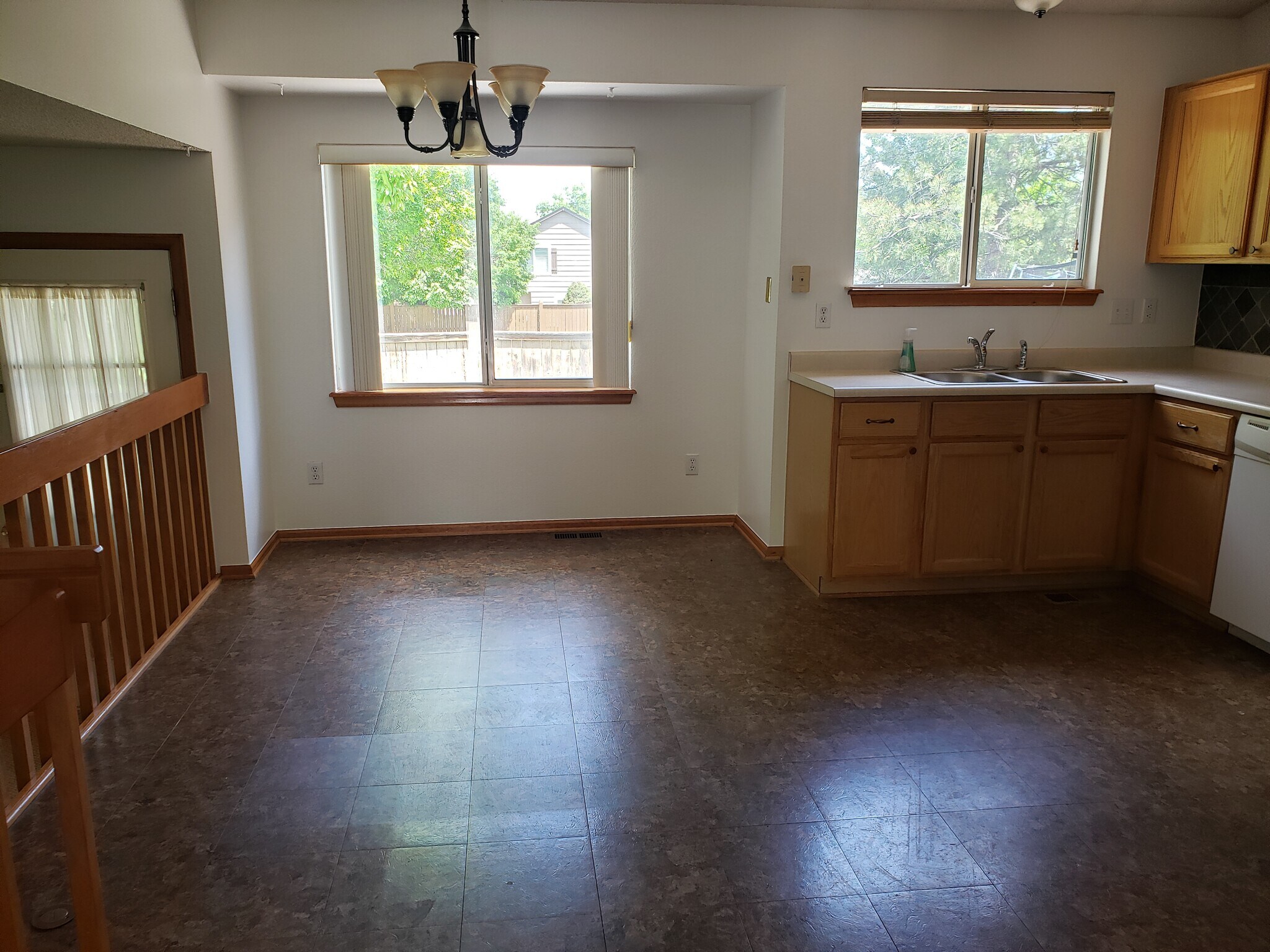 Building Photo - 9516 Castle Ridge Cir