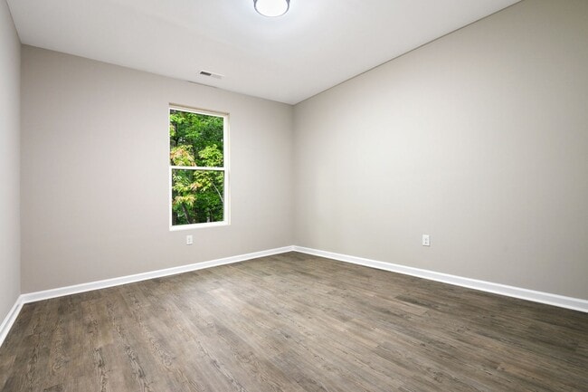 Building Photo - 1824 Irish Blvd