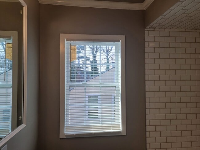 Building Photo - Charming Craftsman in the Heart of Atlanta...