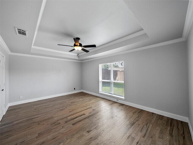 Building Photo - 4636 Versailles Ln