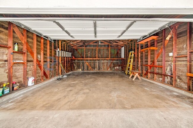 Building Photo - 1200 E Elgenia Ave