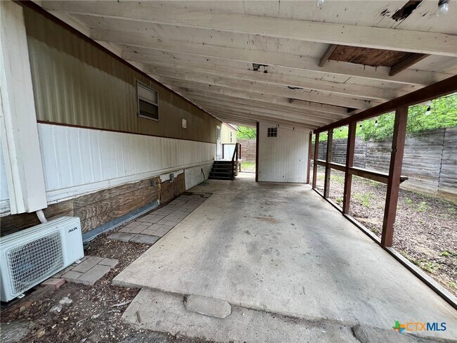 Building Photo - 144 Deer Ln