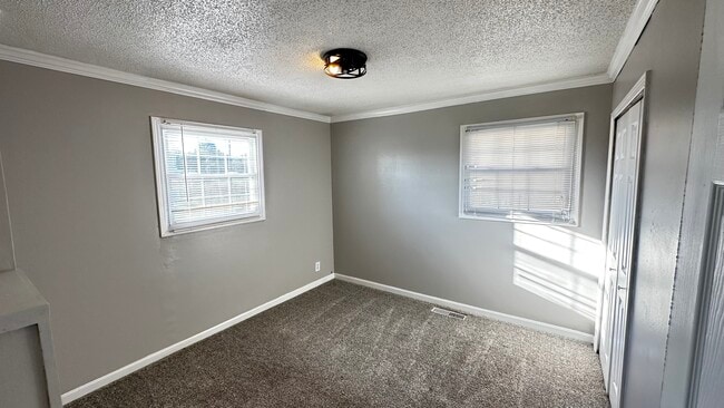 Building Photo - 253 S Lincoln Ave