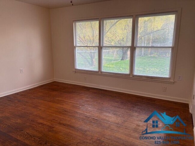 Building Photo - 2411 W Beauregard Ave