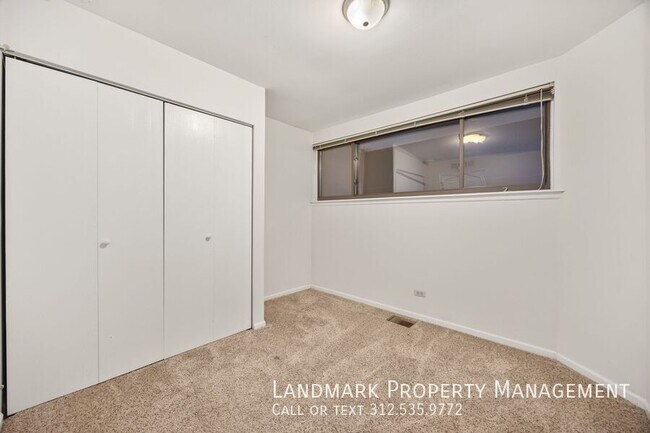 Building Photo - 824 S May St