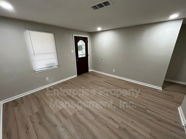 Building Photo - 865 Haynes St