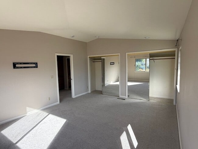 Building Photo - Massive 5-bedroom home in the El Sobrante / Greenbriar Neighborhood