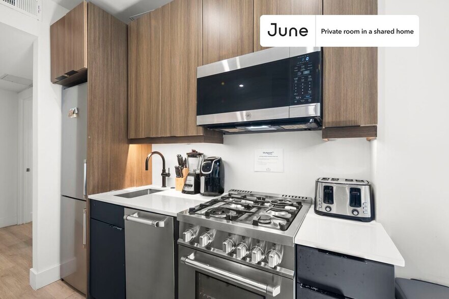Building Photo - Room in Shared 3 bed/2 bath home in Dupont Circle