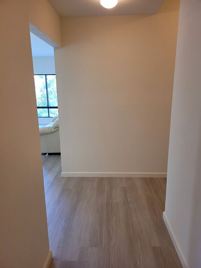 Building Photo - Lake Merritt Condo