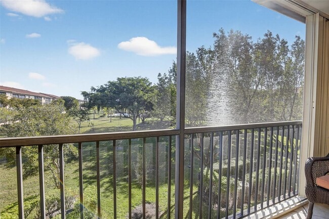 Building Photo - 1651 SW 127th Ave